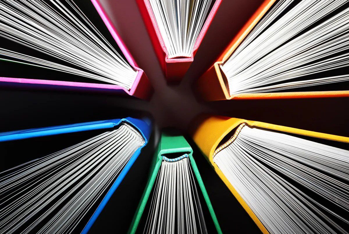 Generált kép a Google színeivel mappák láthatók rajta ami a NotebookLM alternatívát jelöli.